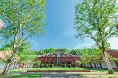 2024年广东物理类多少分能上华中科技大学？附2023年华中科技大学各专业录取最低分
